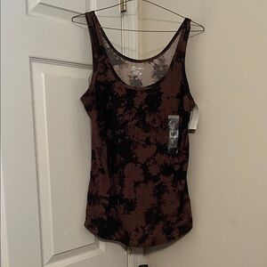 Chic Fitted Brown and Black Tie-Dye Tank Top